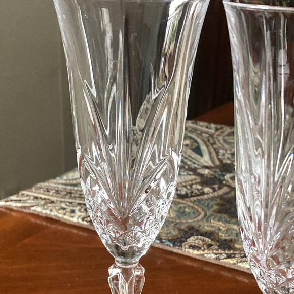 Vintage Crystal champagne flutes - Picture 5 of 6